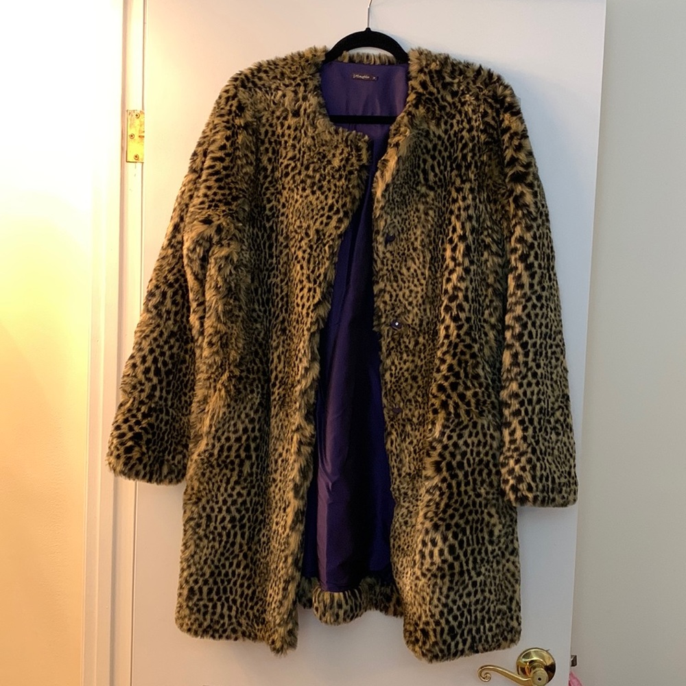 Leopard faux fur coat with contrast lining
